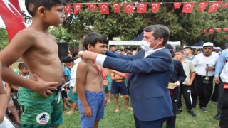 Güreşçiler Türkoğlu'nda Er Meydanında