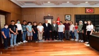 Başkan Güngör LGS'de Derece Yapan Öğrencilerle Buluştu