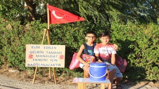 Öğrenciler Manavgat İçin Limonata Satıyor