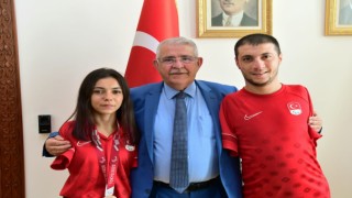 Kahramanmaraş’ta Paralimpik Sporcularımız Başkan Mahçiçek’i Ziyaret Etti