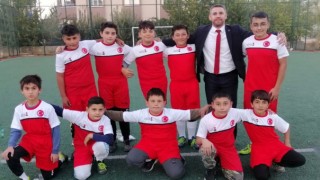 Genç Futbolculardan Başkan Güngör’e Forma Teşekkürü