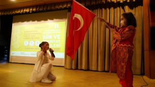 İlkokul Öğrencileri İstiklal Marşı Performanslarıyla Göz Doldurdu