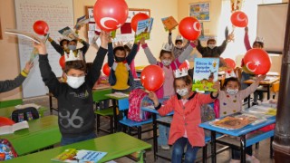 Kahramanmaraş'ta Gezici Kütüphanesi Sarıgüzel’de Çocuklarla Buluştu