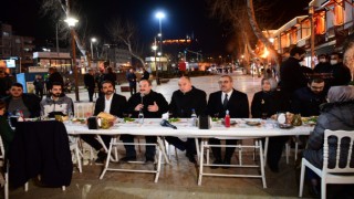 Bakan Varank Demokrasi Meydanı’nda Gençlerle Buluştu