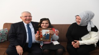Başkan Mahçiçek’ten Cumhurbaşkanı Erdoğan hayranı minik İkra’ya doğum sürprizi