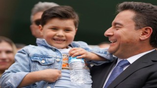 Ali Babacan Çocuklarla Oyun Oynadı