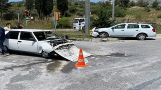 İki otomobilin çarpıştığı kazada 3 kişi yaralandı