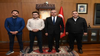 Başkan Güngör’den Ünlü İsimlere Kültür Yayınları Hediyesi