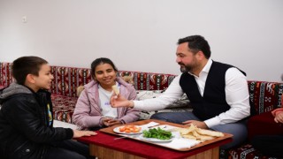 Başkan Gürbüz, “Yetimlerimizin ve Annelerinin Yaşamlarına Dokunuyoruz”