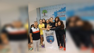 Sanko Okulları Öğrencileri Yüzmede Başarıya Doymuyor