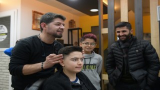Başkan Gürbüz’ün İyiliği Yay Projesine Salon By Kuaförden destek