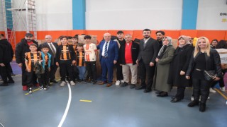 Başkan Mahçiçek, 40 Kulüpten Bin Sporcuya Malzeme Desteği Verdi