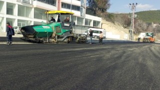 Büyükşehir Büğlek Caddesi’ni Sıcak Asfaltla Yeniliyor