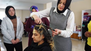 Büyükşehir’in Türkoğlu’ndaki Kurs Merkezi Yoğun İlgi Görüyor