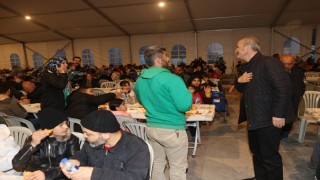 BAŞKAN OKAY, İFTAR ÇADIRLARINI ZİYARET EDEREK VATANDAŞLARLA HASBİHAL ETTİ
