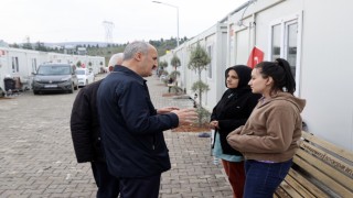 BAŞKAN OKAY, KONTEYNIR KENTTE VATANDAŞLARI ZİYARET ETTİ