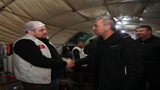 Başkan Güngör, İftar Sofralarında Vatandaşlarla Buluşmayı Sürdürüyor