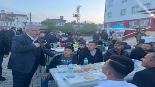 Onikişubat Belediyesi’nin iftar sofrası Kavlaklı, Kazım Karabekir ve Ceyhan Mahallesi’ne kuruldu