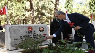 Şehitler kabirleri başında dualarla yâd edildi