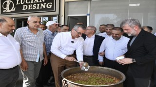 Başkan Güngör, Binevler Uzun Çarşı’da Vatandaşlara Aşure İkram Etti