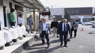 Başkan Güngör ve Vali Ünlüer, Geçici Çarşıda Esnaflarla Bir Araya Geldi