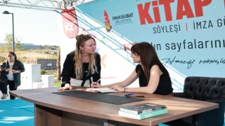 Akademisyen Anne, EXPO 2023 Kitap Fuarı’nda depremzede ebeveynlerle buluştu