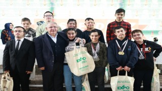 Başkan Mahçiçek, özel ihtiyaç sahibi şampiyon sporcular ve aileleriyle bir araya geldi