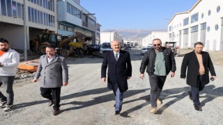 BAŞKAN OKAY, YENİ SANAYİ ALANINDA DEVAM EDEN ALT YAPI ÇALIŞMALARINI İNCELEDİ