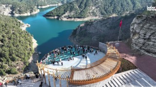 Kahramanmaraş'taki Cam Seyir Terası, Tatilcilerin Gözdesi Haline Geldi