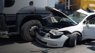Gaziantep-Kahramanmaraş Yolunda Kaza: Tır Otomobile Çarptı, 1 Kişi Hayatını Kaybetti