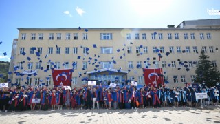 Göksun Uygulamalı Bilimler ve Meslek Yüksekokulu'nda Mezuniyet Coşkusu