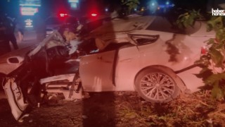Kahramanmaraş'ta Kontrolden Çıkan Otomobil Bariyerlere ve Park Halindeki Tıra Çarptı