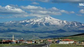 Yaz Sıcağından Kaçanlar Erciyes'e Akın Ediyor: Serin Havanın Tadını Çıkarıyorlar