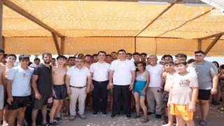 Başkan Yılmaz'dan Öğrencilere Karne Hediyesi: Günübirlik Deniz Kampı