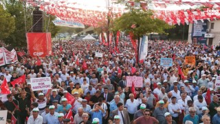 CHP Lideri Özgür Özel, Fıstık Üreticilerinin Sorunlarını Gündeme Taşıdı