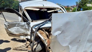 Kahramanmaraş Göksun'da Kaza: Otomobilde Sıkışan Sürücüler Kurtarıldı!