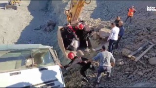 Kahramanmaraş’ta Kamyonet Şarampole Yuvarlandı, Sürücü Kepçeyle Kurtarıldı