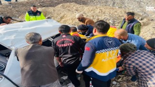 Elbistan'da Trafik Kazası: Takla Atan Araçta Mahsur Kaldılar