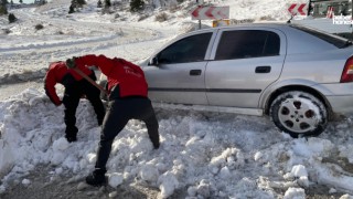Kahramanmaraş Büyükşehir İtfaiyesi, Mahsur Kalanlara Yakıt ve Kumanya Desteği Sağladı!