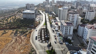 Kahramanmaraş’ta Cadde Düzenlemeleri Sürüyor: Adil Erdem Bayazıt Caddesi Yenilendi!
