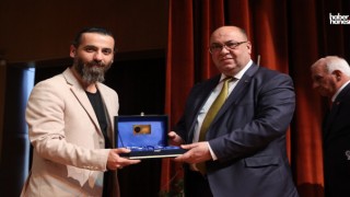 Deprem Hikayeleri Sahneye Taşındı: “Son 72 Saat” Tiyatro Gösterisi Göz Doldurdu