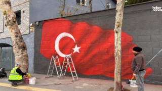 Kahramanmaraş'ta Duvar Yazıları Yerini Türk Bayrağı'na Bıraktı