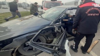 Kahramanmaraş'ta İki Otomobil Çarpıştı: İtfaiye Yaralıları Araçtan Çıkardı!