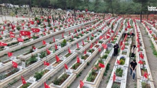 Kahramanmaraş'ta Mezarlıklar Bayrama Hazırlanıyor: Temizlik Çalışmaları Sürüyor