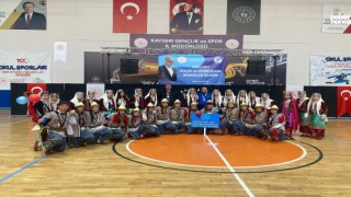 Kayseri’de Şov Yaptılar: Kahramanmaraşlı Halk Oyunları Ekibi Finale Gidiyor!