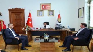 Hanifi Toptaş, Başkanlık Koltuğunu Şehit Polis Barış Göl’ün Oğluna Devretti