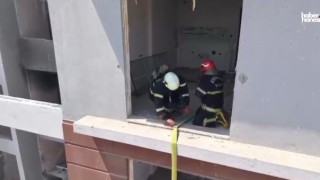 Kahramanmaraş’ta Ağır Hasarlı Binada Korkutan Yangın