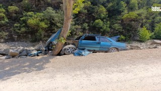 Kahramanmaraş Andırın’da Feci Kaza: Otomobil Ağaca Çarptı, 2 Yaralı!