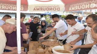 AKDO'dan Cuma Namazı Sonrası Aşure İkramı