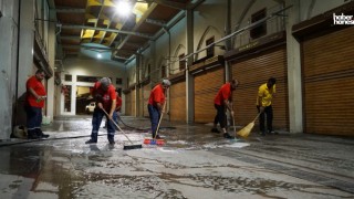 Kahramanmaraş Büyükşehirden Kapalı Çarşı’da Temizlik Operasyonu